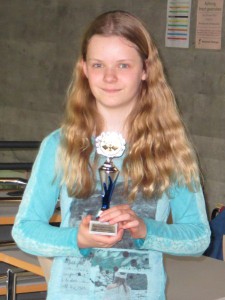 Hannah Zell mit Pokal