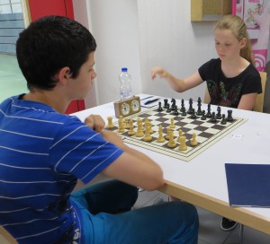 Hannah spielt gegen Markus Lang vom SC Steinlach